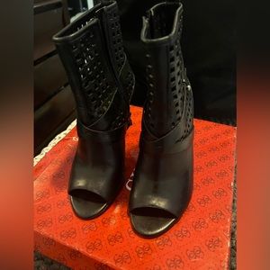Guess leather black booties